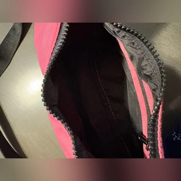 BAGGU small nylon crescent shoulder bag in azalea pink - Picture 5 of 5